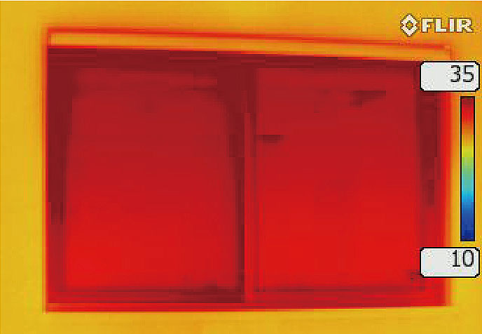 ハニカム構造・断熱ブラインド設置前のサーモ画像（夏）